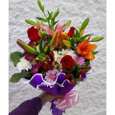 Assorted round bouquet with roses